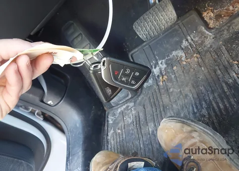 2024 Cadillac Lyriq Luxury W/1Sd z USA, uszkodzony, nr VIN 1GYKPRRL5RZ129277